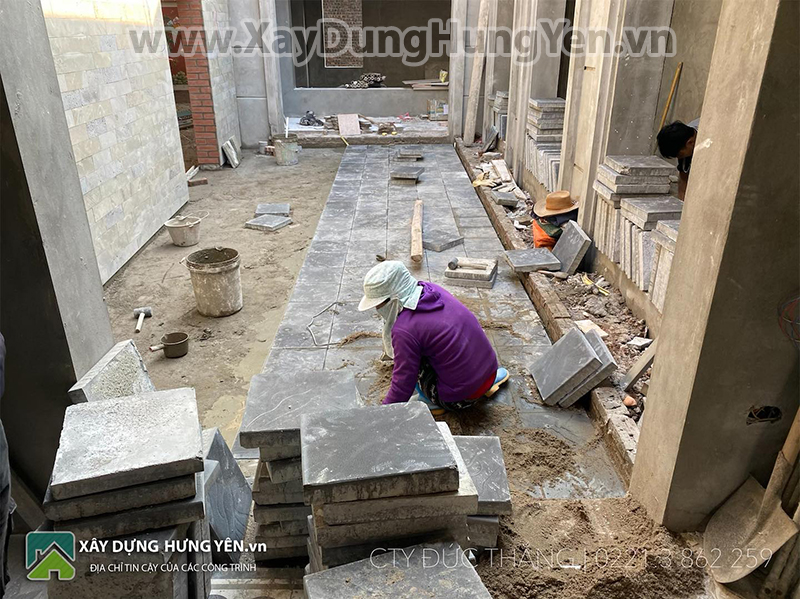 Gạch lát sân vườn Coric giả đá 300x300x50 tại công trình chị Phương - Thành phố Hưng Yên