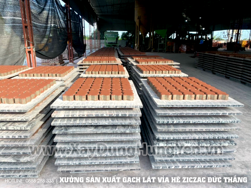 Xưởng sản xuất gạch lát vỉa hè ziczac tự chèn Đức Thắng - Hưng Yên