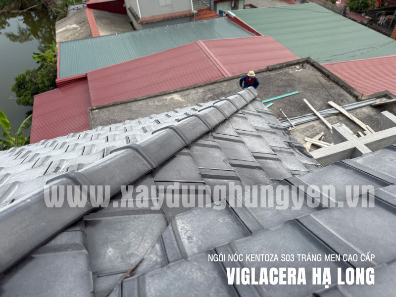 Ngói nóc tráng men tím than Kentoza S03